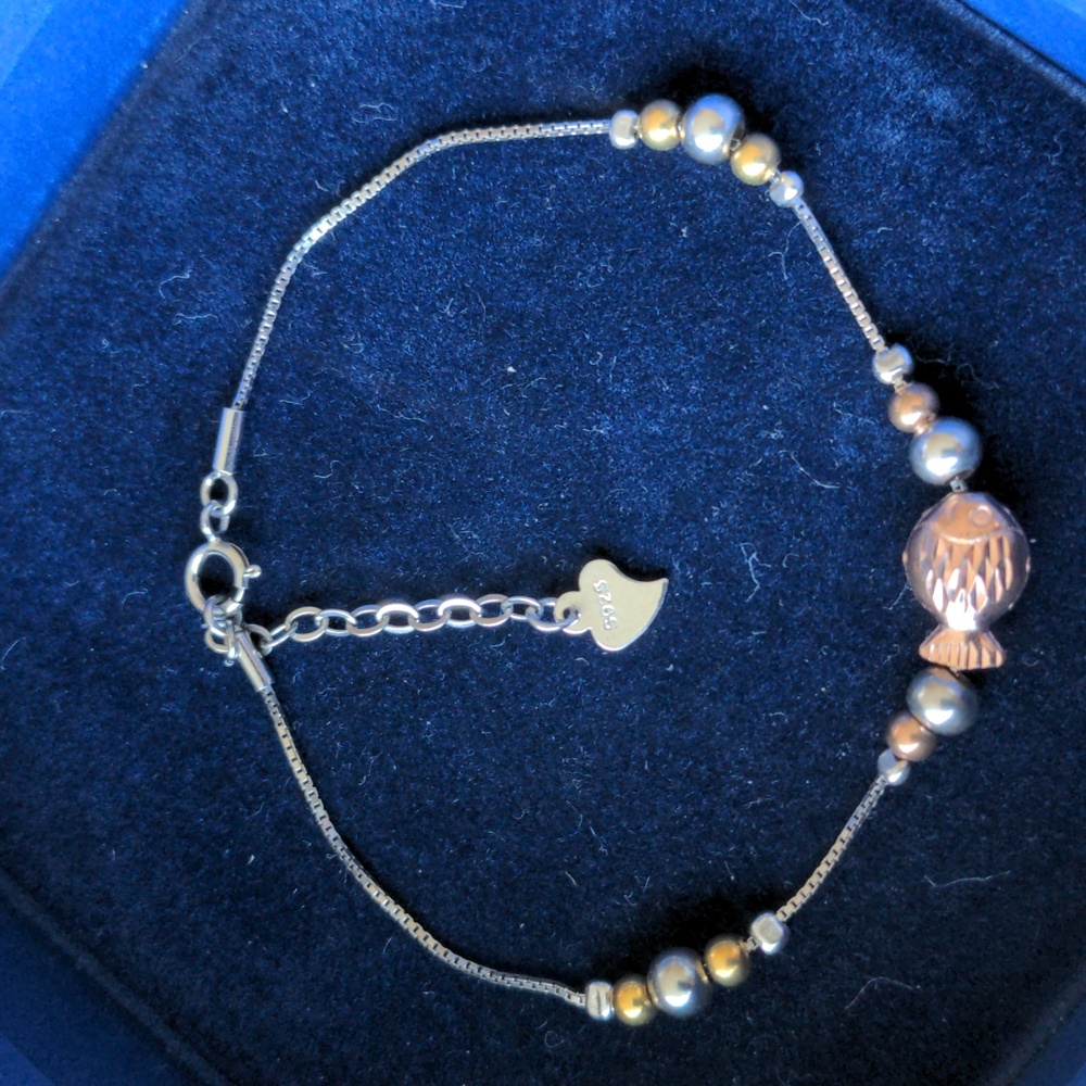 Like new 14K gold vermeil bracelet with fish bead, tropical